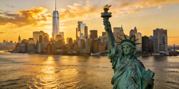 美国纽约市天际线及自由女神像